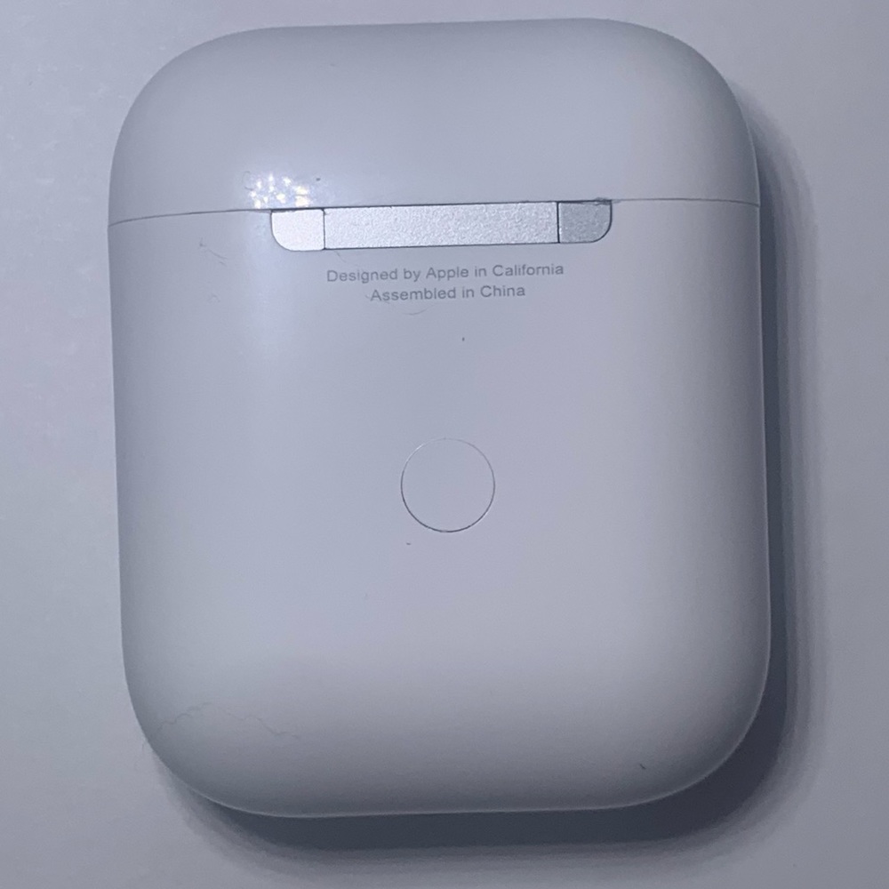 Apple AirPod 2nd Gen wireless charging case